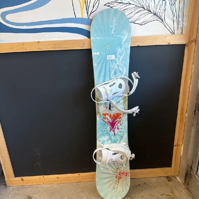 24/7 - Women's Fawn Snowboard - 24/7 V5 Bindings: Light Blue/White--151cm