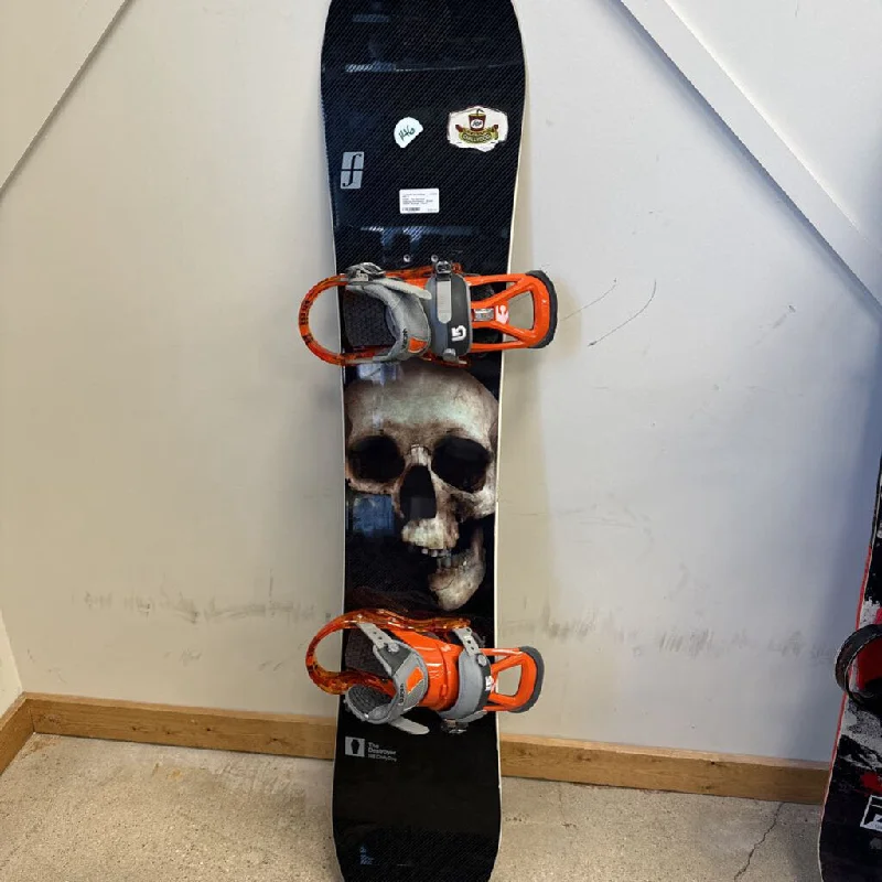 Forum - The Destroyer ChillyDog Snowboard - Burton Custom Bindings - MSRP $650+$300: Black/Orange--148cm